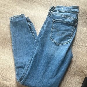 American eagle, 4S. Light wash.